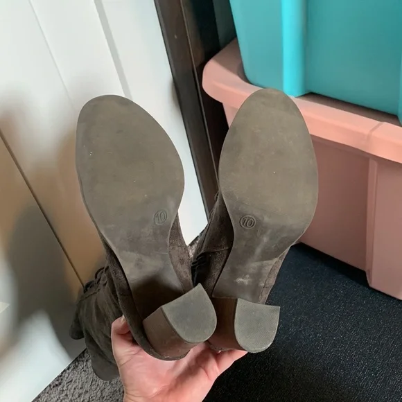 Knee high lace up boots - Picture 5 of 6